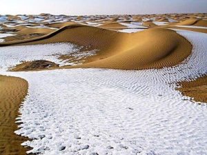 Снег в пустыне Такла-Макан